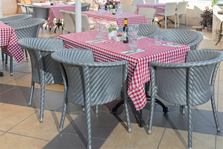 Carmi's - Outdoor patio